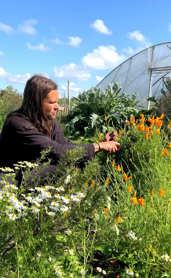 Nicky van bynvv op een biologische boerderij